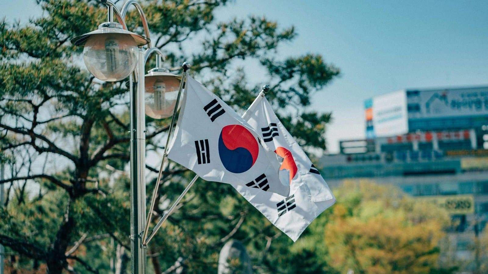 South Korea to Start Taxing Crypto Profits Above $1,740 in 2027 Amid Political Disputes
