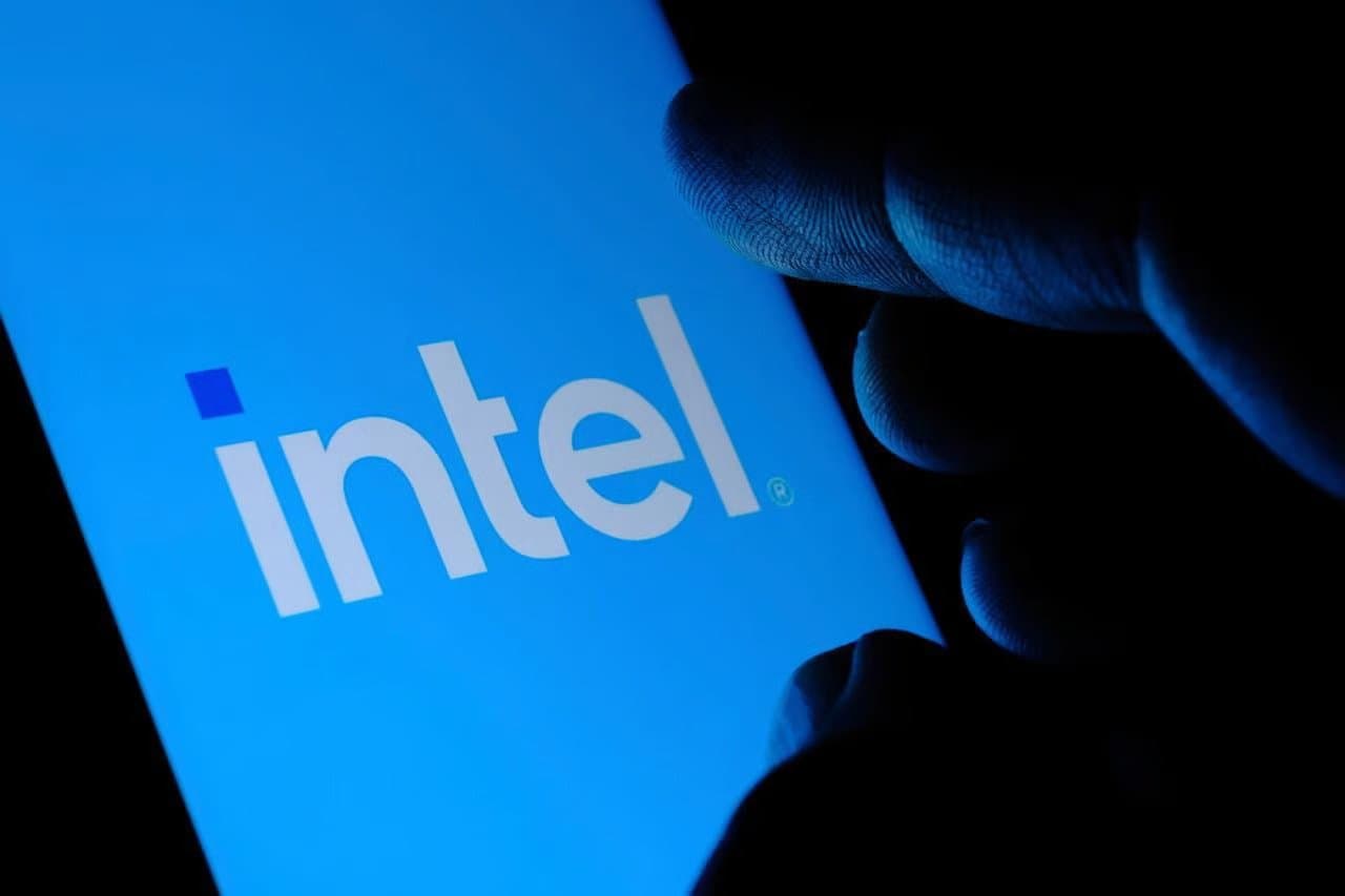 Intel Price Targets Shift After Strong Earnings Beat and Updated Forecasts