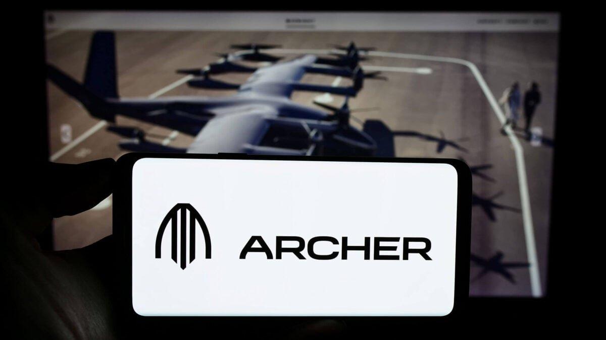 Archer Aviation Shares Decline Due to Cash Concerns and Analyst Ratings