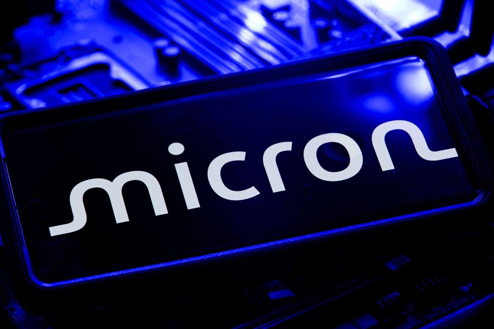 Micron Shares Decline Nearly 8% Amid Semiconductor Selloff