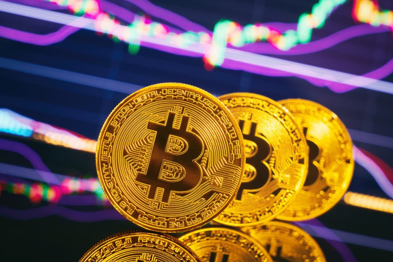 US Bitcoin ETFs Logged Seven Straight Days of Inflows Even as BTC Slid Back From $66K