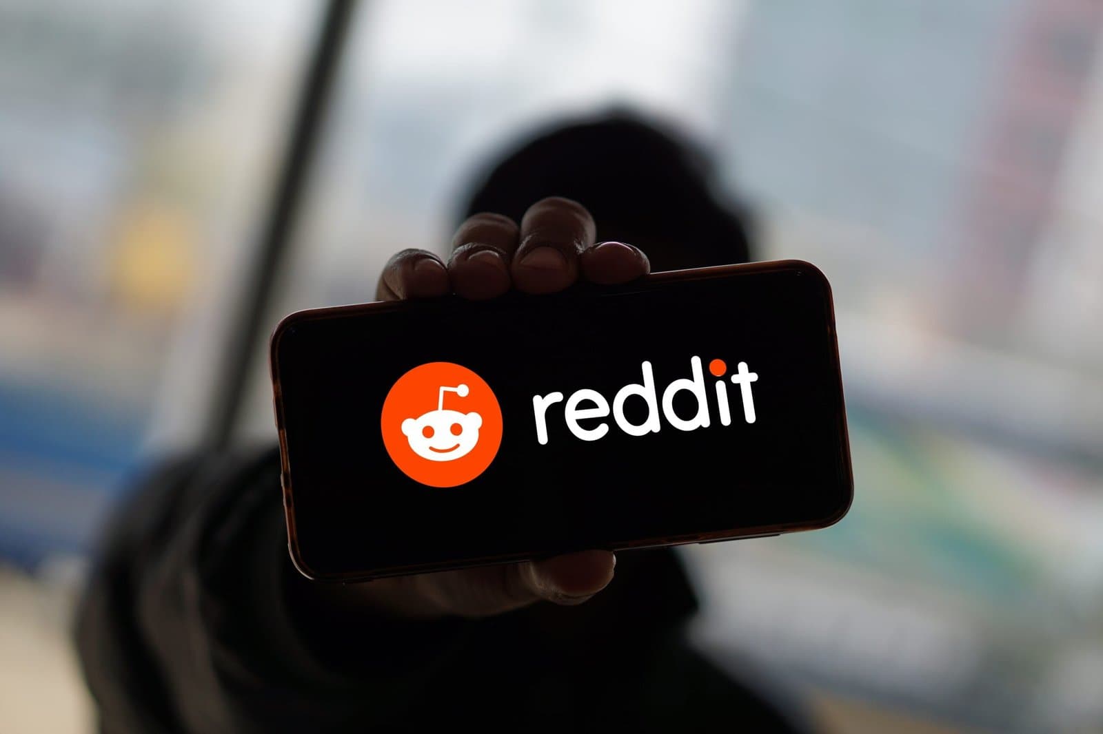Reddit Faces Key Earnings Test Amid Google Licensing Dispute and Strong Ad Growth