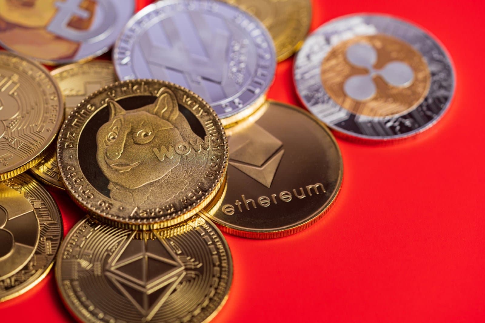 Market Analysis: Bitcoin, Dogecoin, Shiba Inu, and Zcash Trends