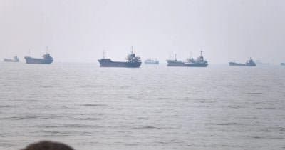 Iran Intensifies Military Actions Against US Navy in Strait of Hormuz