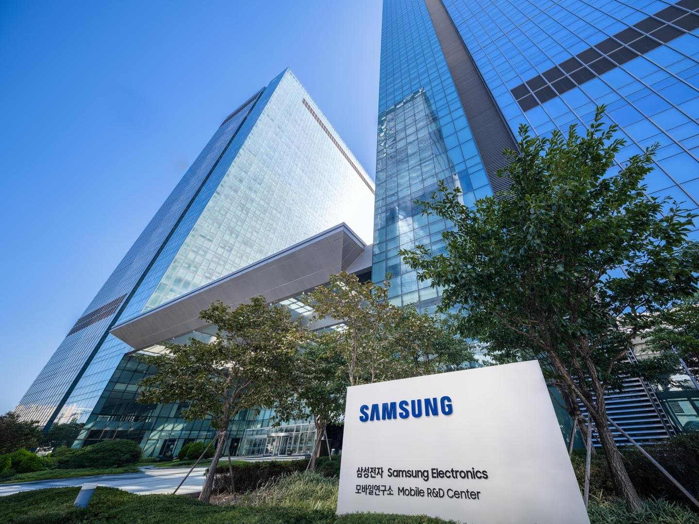 Samsung's 800 Million Phones Could Reshape How People Buy Stablecoins