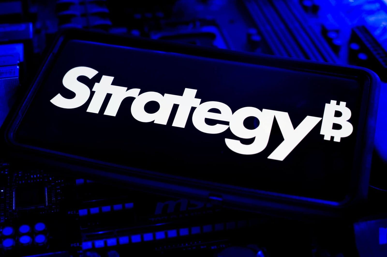 Microstrategy Dumps Bitcoin to Fund Shareholder Payouts, Stock Shrugs Off Selloff