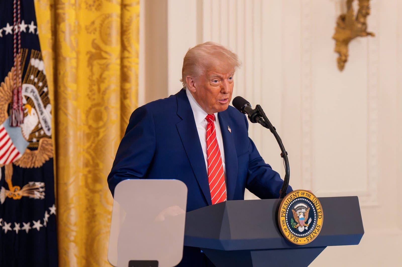 Warren and Blumenthal Push SEC to Probe Trump Memecoin for Fraud Patterns