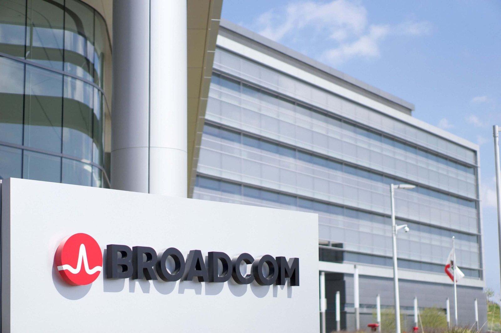 Apple and Broadcom Sign Major $30 Billion Manufacturing Deal