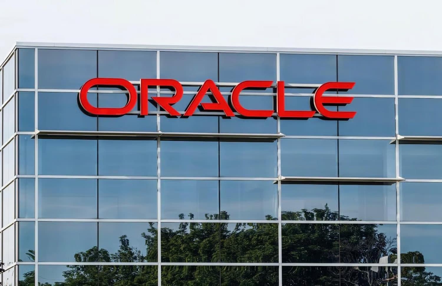 Oracle Shares Dive Over 50% as AI Ambitions Weigh on Stock Value