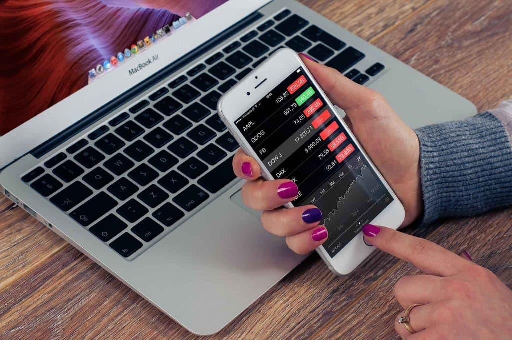 Robinhood's Stock Chain Got Overrun by Cat Tokens Worth Ten Times More Than Real Assets