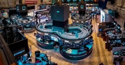 Market Decline Spurred by Semiconductor Weakness Amid Mixed Earnings Reports