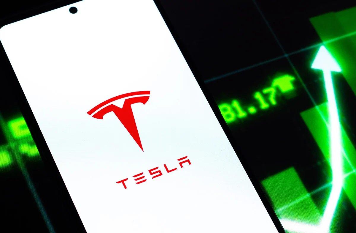 RBC Raises Tesla Price Target Amid SpaceX Merger Speculation
