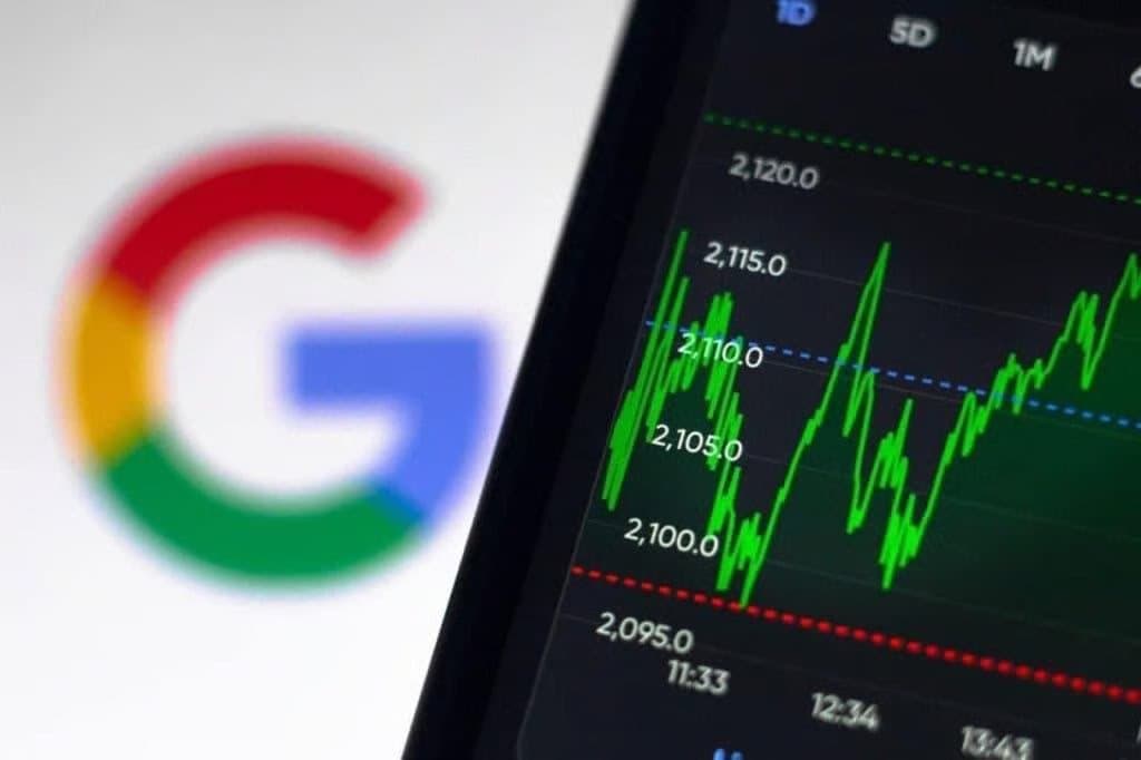 Phillip Securities Raises Alphabet Price Target and Upgrades Rating Amid AI Growth