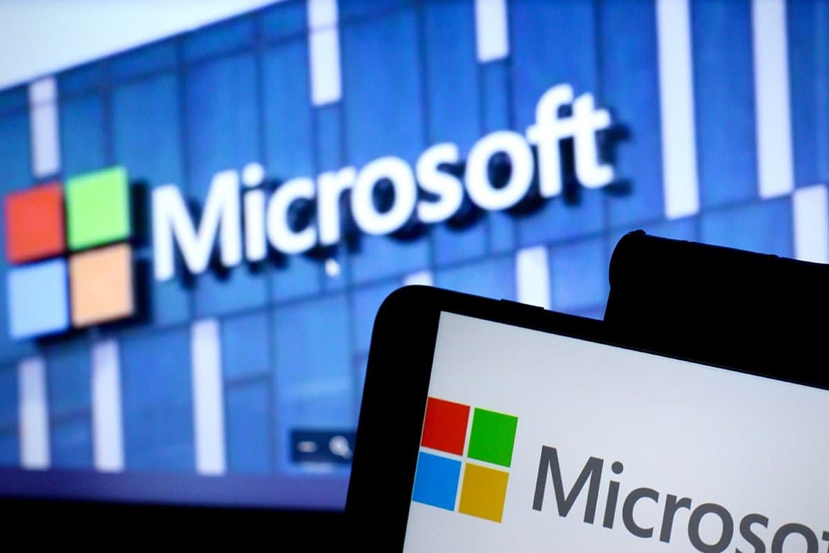 Microsoft Shares Climb as Investors Eye Cloud Growth Ahead of Earnings
