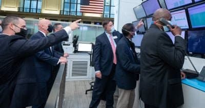 Nasdaq Dips Amid Rising AI Costs and Mixed Earnings from Alphabet and Tesla