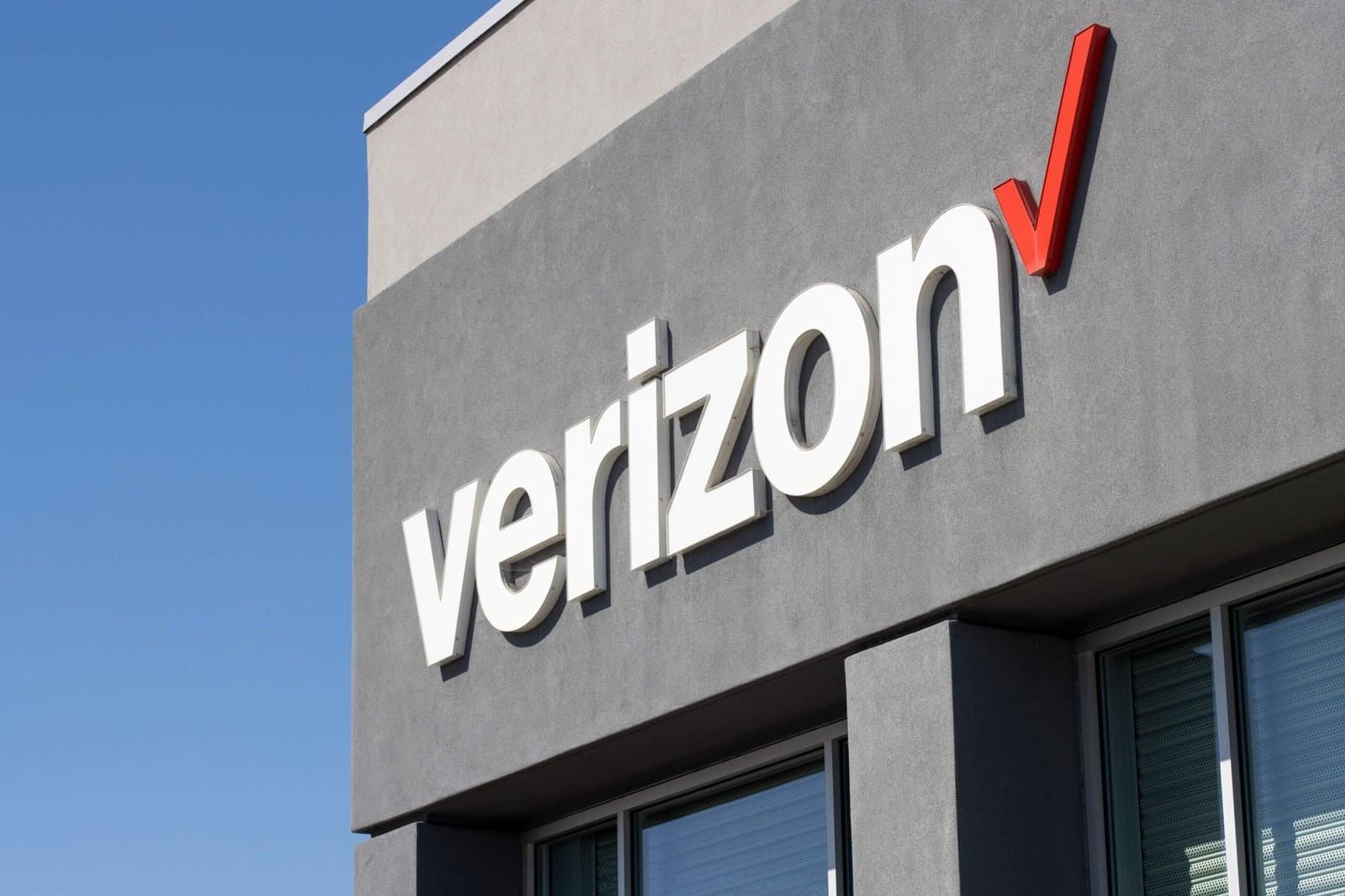 Verizon Plans More Job Cuts Amid Revised Stock Outlook