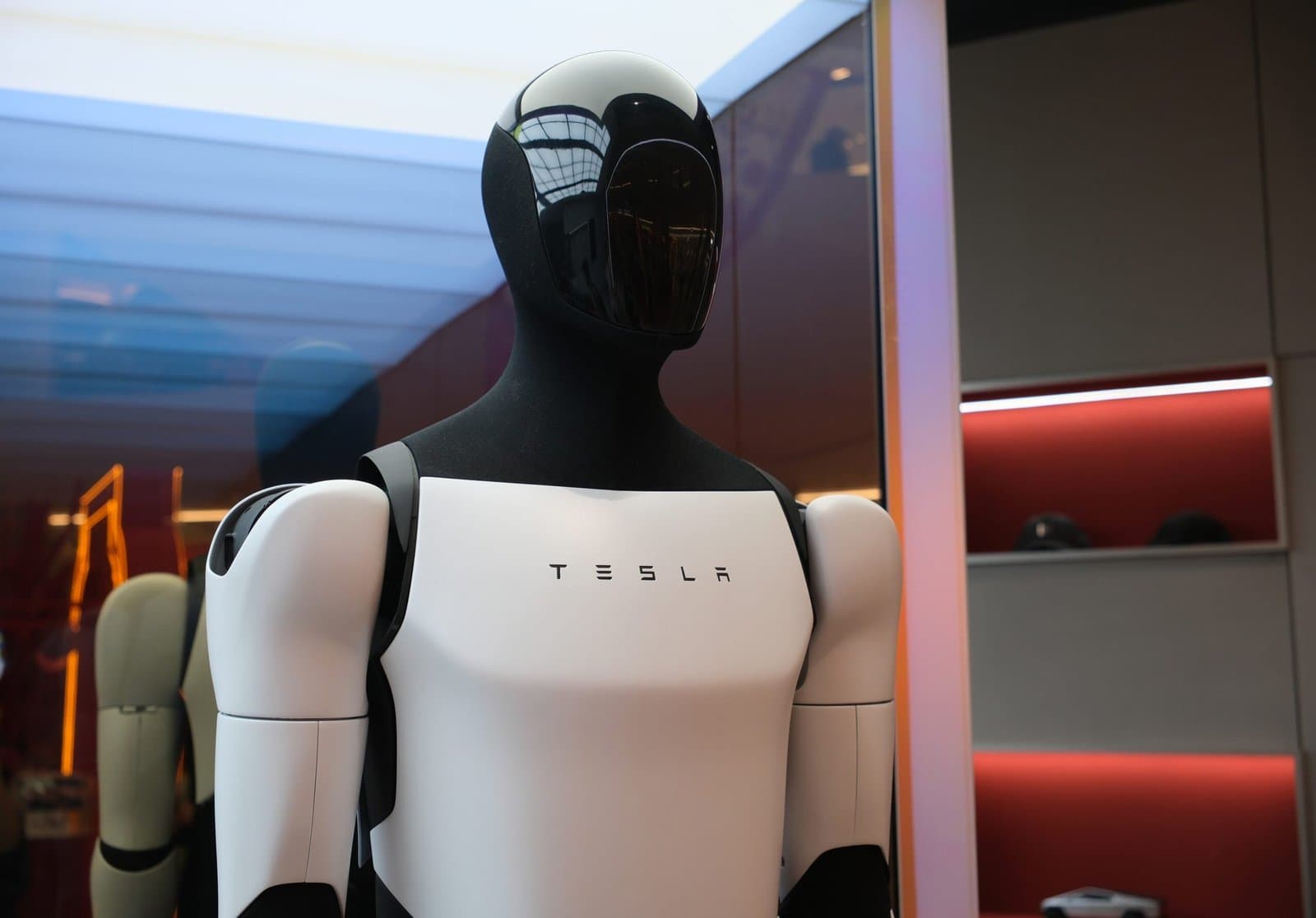 Tesla Faces Stock Decline as Focus Shifts to Robot Production