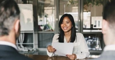 UK Job Market Splits as AI Experts Cash In and Entry-Level Roles Shrink