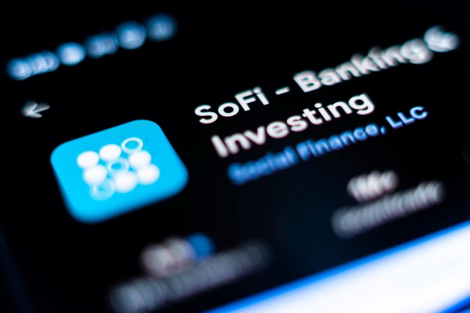 Cathie Wood Amplifies SoFi Holdings Amid Market Decline