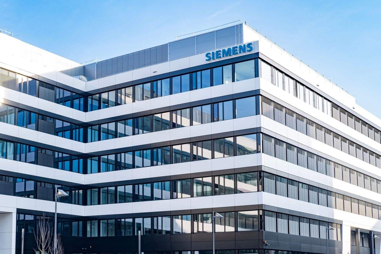 Barclays Downgrades Siemens Energy, Causing Stock to Fall Over 5%