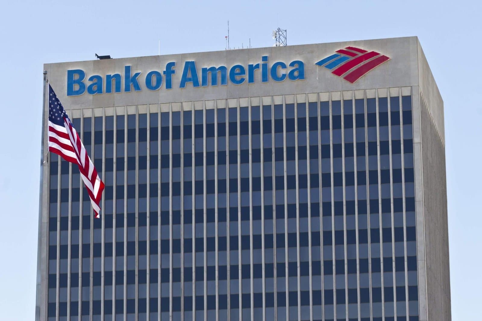 Bank of America Reports Strong Q2 Earnings Yet Sees Minor Stock Decline