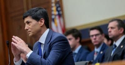 Warsh Keeps Fed Rates Steady, Avoiding Balance Sheet Moves to Tackle Inflation
