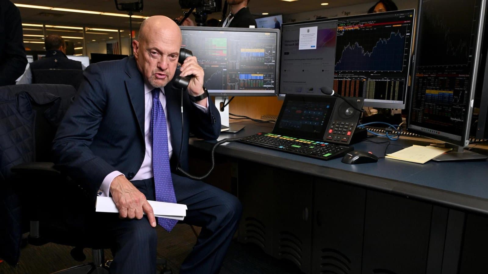 Cramer's Bitcoin Exit Backfires as Traders See It as the Ultimate Buy Signal