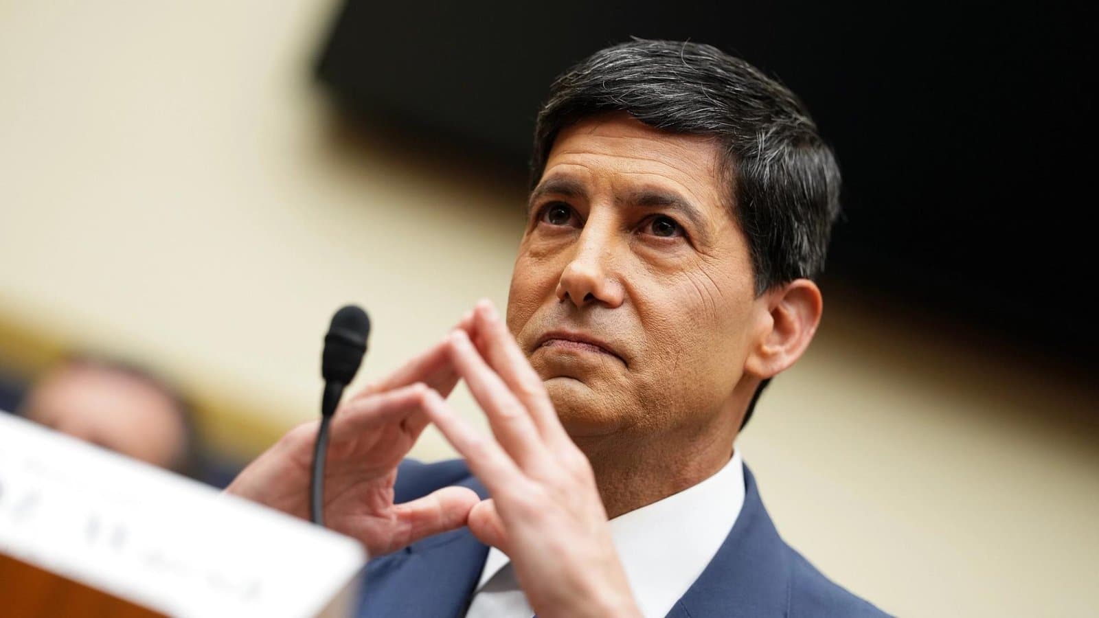 Fed Keeps Rates Unchanged as Markets Eye Kevin Warsh's Next Moves