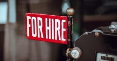 US Unemployment Claims Drop to 208,000 Amid Stable Job Market