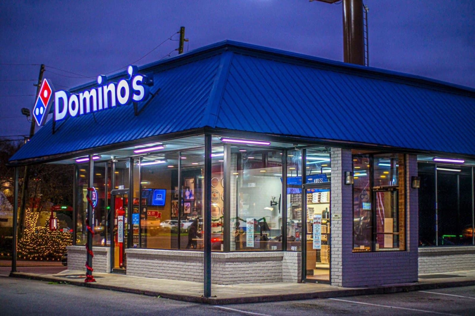 Domino’s Shares Drop After Q2 Profit and Sales Fall Short of Forecasts