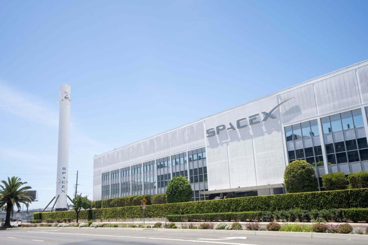 SpaceX Proposes 'Starmind' for Satellite-Based AI Computing
